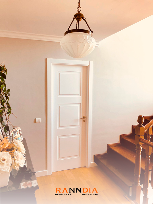 Puerta de interior modelo 12 en Armarios Torre del Mar