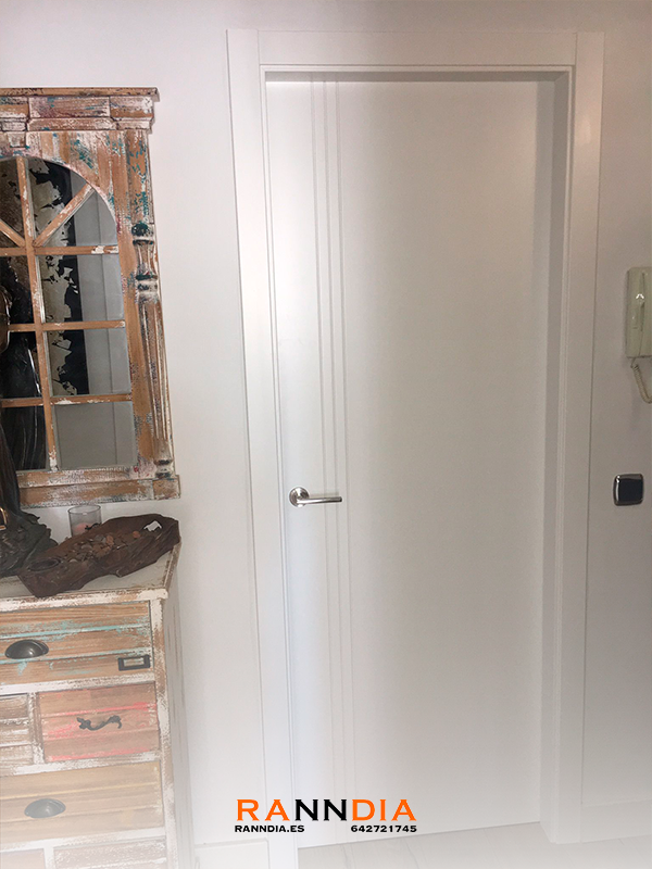Puerta de interior modelo 13 en Armarios Torre del Mar