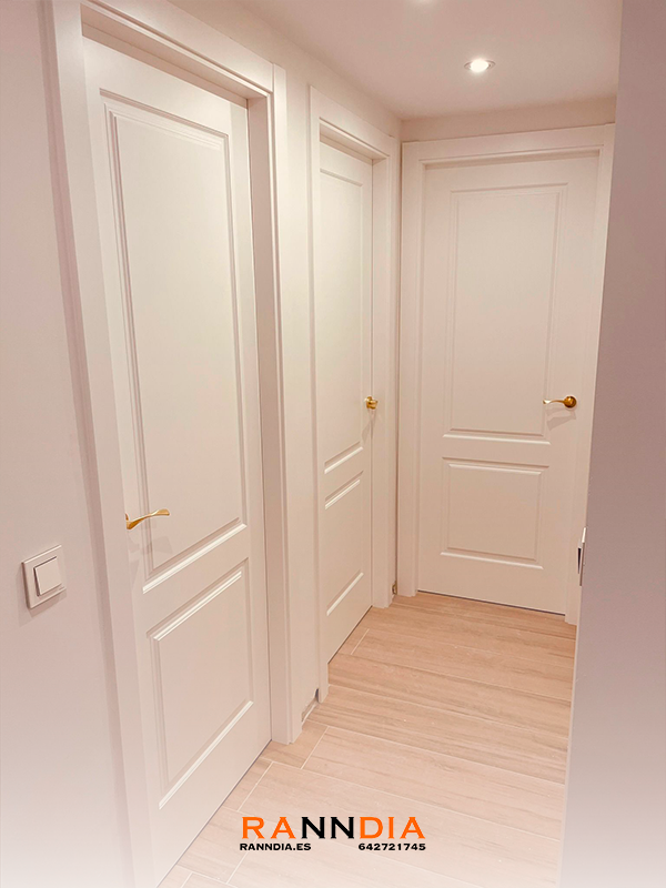 Puerta de interior modelo 2 en Armarios Torre del Mar