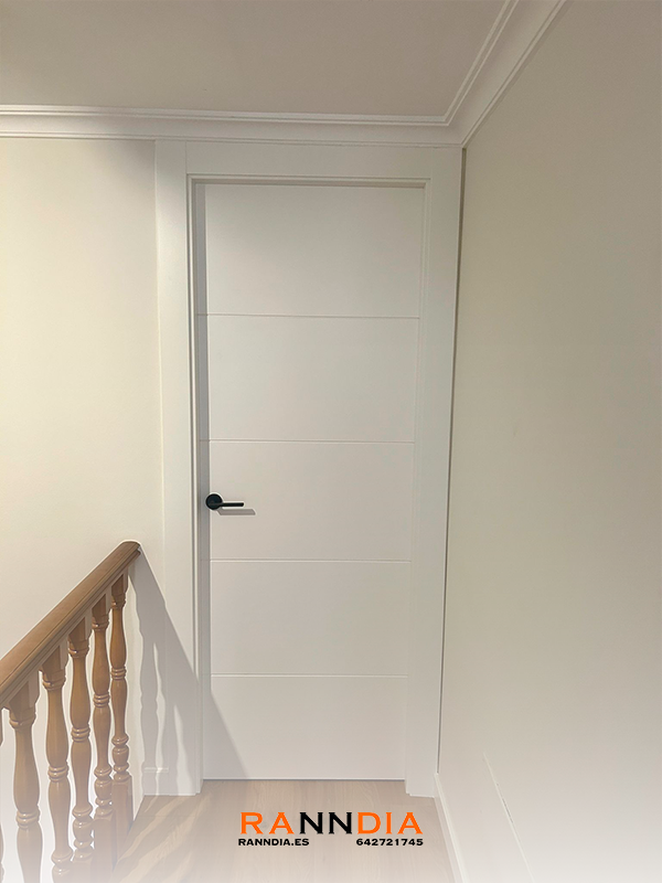 Puerta de interior modelo 4 en Armarios Torre del Mar