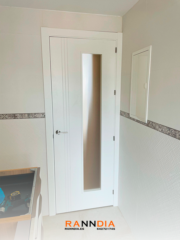 Puerta de interior modelo 5 en Armarios Torre del Mar