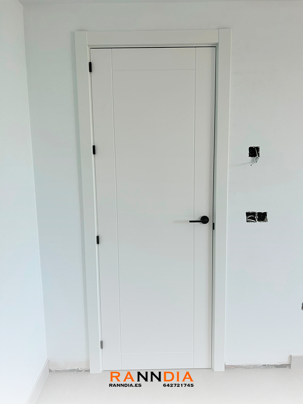 Puerta de interior modelo 8 en Armarios Torre del Mar